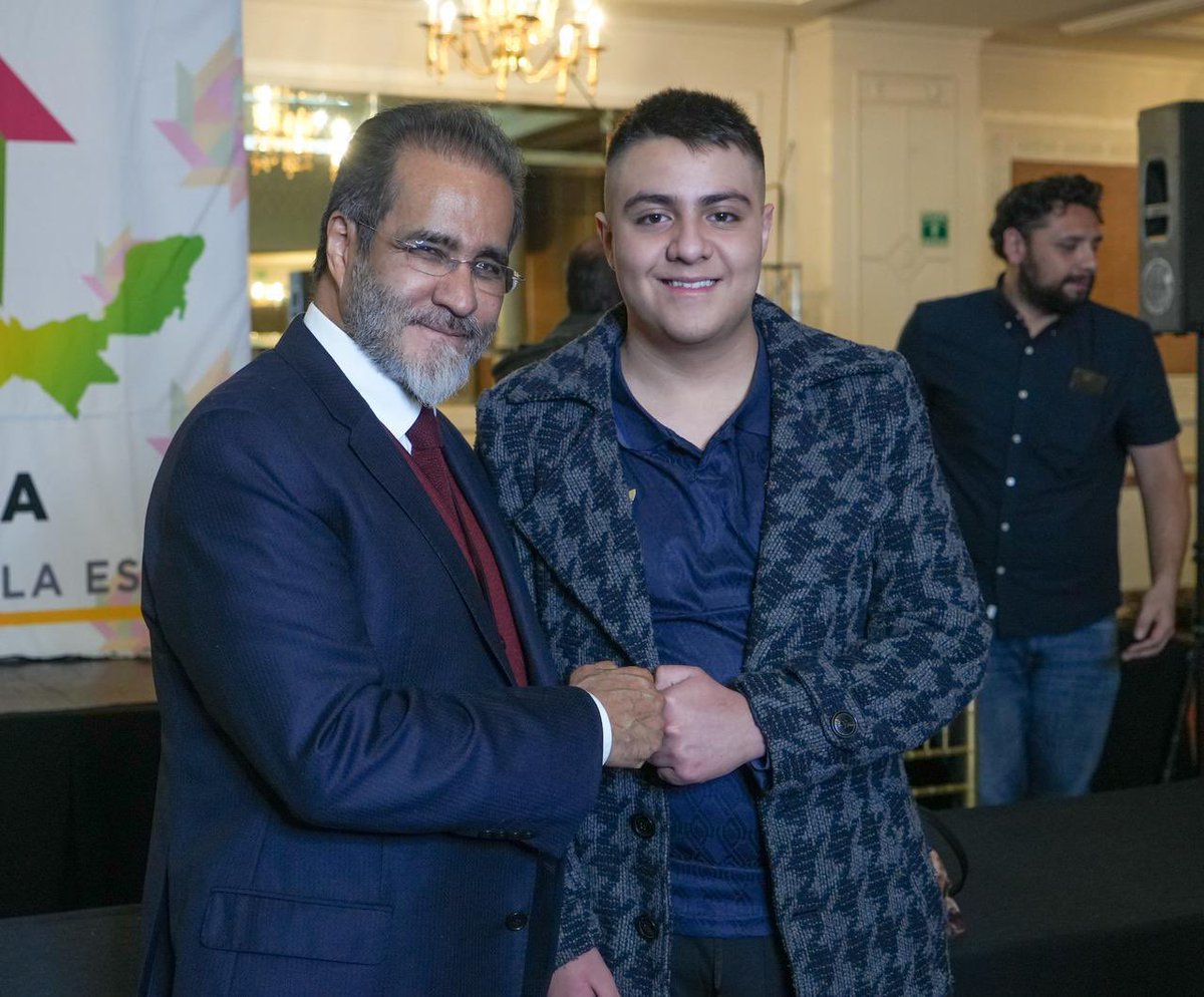 Algunas de las imágenes del día de hoy del trabajo en la oficina y de la Asamblea del MNE.