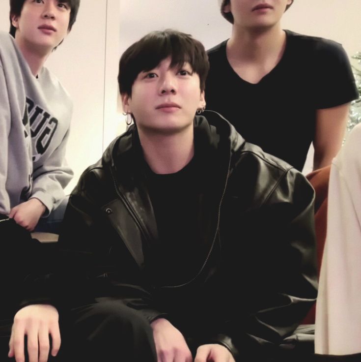 silenvoid's tweet image. guess who stepped into the office today forgetting it's a day off, which automatically makes it not okay to enter the office. 

good morning, regulars.
good thing no one was there, im going back home. (never been more glad to do it cause i woke up sick)