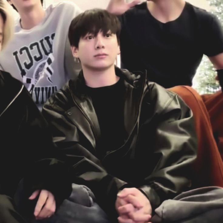 silenvoid's tweet image. guess who stepped into the office today forgetting it's a day off, which automatically makes it not okay to enter the office. 

good morning, regulars.
good thing no one was there, im going back home. (never been more glad to do it cause i woke up sick)