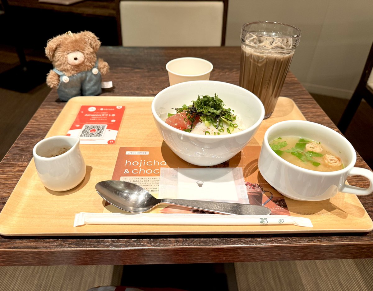 ohachan810's tweet photo. マグロ丼美味しかった…！
#ナナズグリーンティー
#カフェ
#モコモカ
#モコモカストーリーぬい撮り部
#ぬい撮り https://t.co/Xd9jjDI6e1