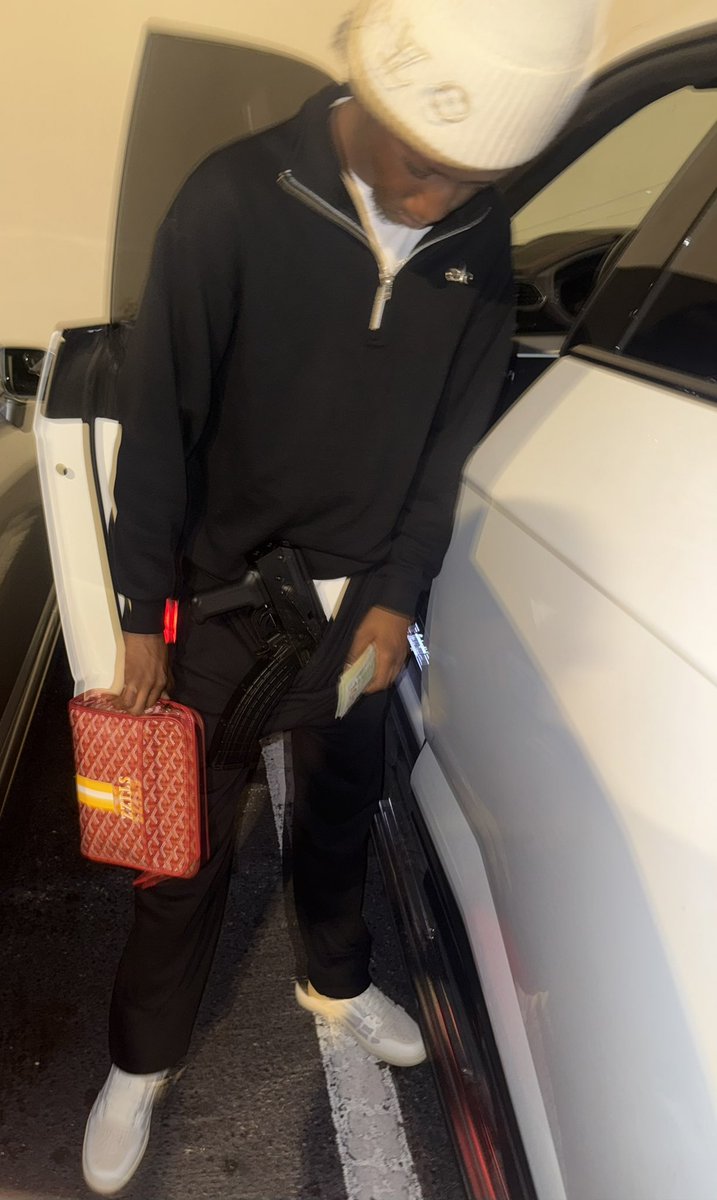 mrstizz_'s tweet photo. ☔️🩸💲❤️‍🩹 https://t.co/YYsm9tiqvV