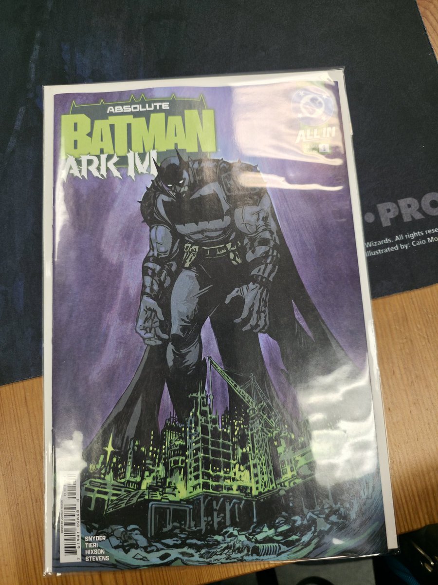 UnboundError's tweet image. I was lucky enough to get an early copy of #AbsoluteBatman Ark M last week and lemme tell ya @Ssnyder1835 just CAN'T MISS. Spectacular origin story with a twist that'll definitely leave readers wanting more. Well done to the entire creative team. Another Absolute Banger!#dccomics