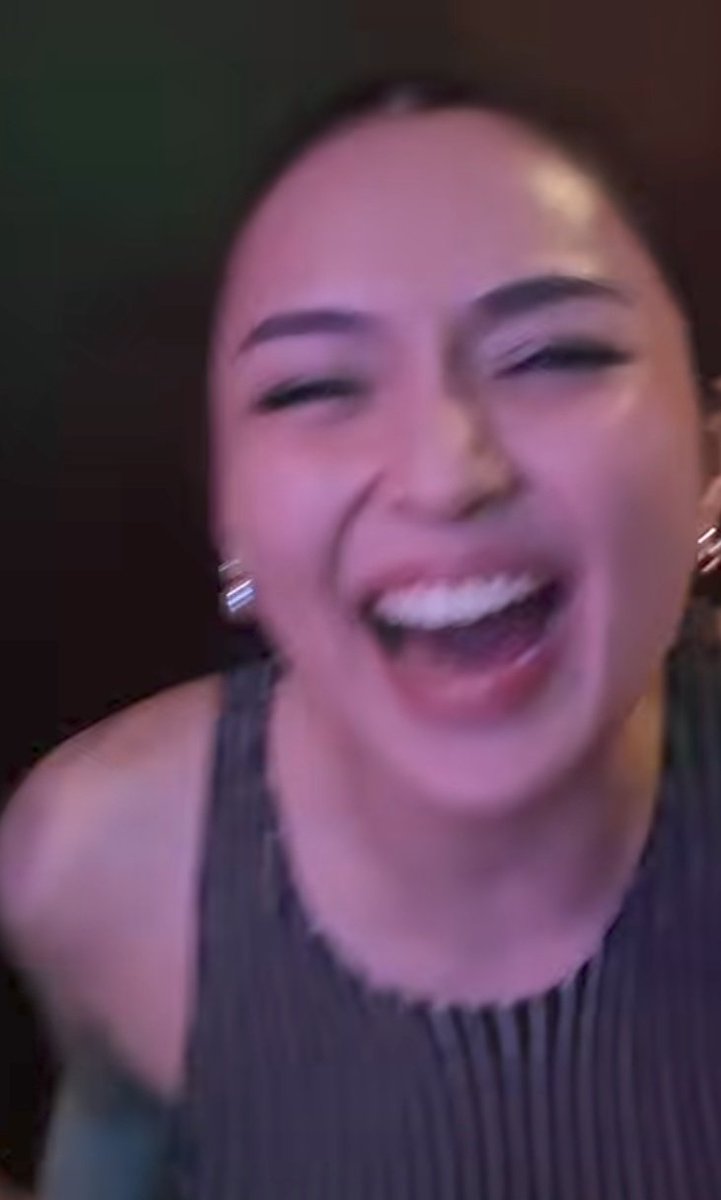 KBforever0326's tweet image. Kathryn's reaction nung pinakita ni Robi sa kanya that Maiqui is preggy. Sobrang happy nya! Congrats to the couple! 💝