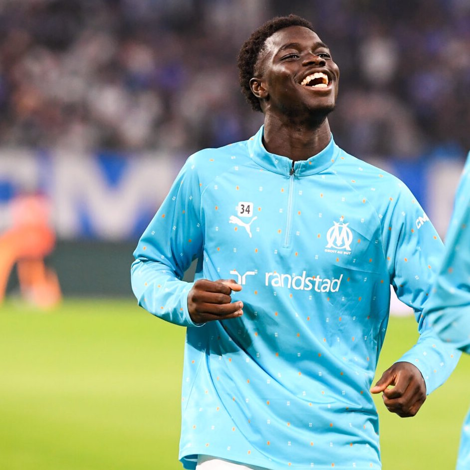 FootMarseille's tweet image. 💰Les détails financiers du dossier Robinio Vaz :

📉 Salaire actuel estimé : 10 000€ / mois 
📈 Offre de l'OM : ~60 000€ / mois (x6) 
🏟️ Salaire de Bakola : 35 000€ / mois

⚠️ Malgré cette proposition XXL pour un minot, les positions restent très éloignées.

👉 Robinio Vaz ne…