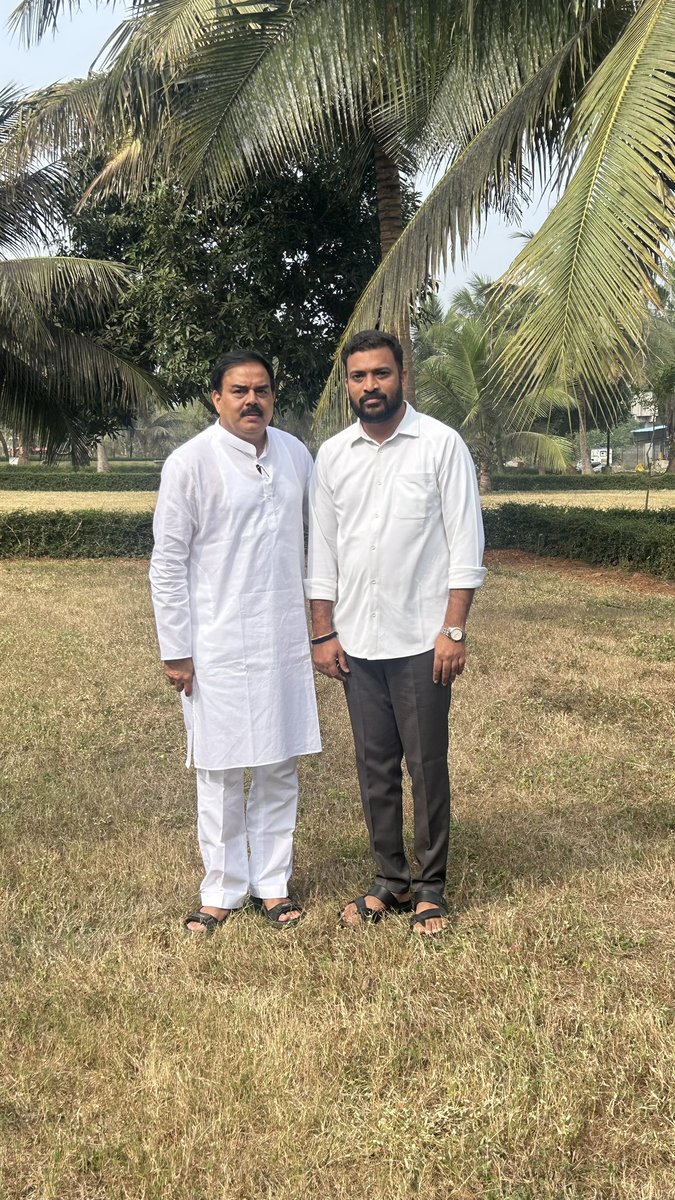 Prawinjsp's tweet photo. నరసన్నపేట @JanaSenaParty నియోజకవర్గ ఇంచార్జి  శ్రీ బలగ ప్రవీణ్ కుమార్ గారు ఆంధ్రప్రదేశ్ పౌర సరఫరాల సంస్థ మంత్రి శ్రీ@mnadendla గారికి  SWDC గోదాముల సమస్యలపై పత్రాన్ని వినతి అందజేశారు. https://t.co/gthMCZXu7d