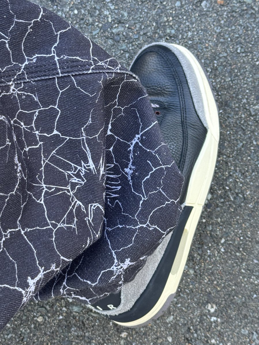 Snkrs_warrior's tweet image. 今日はクラックパンツにA Ma Maniere × Nike Women's Air Jordan 3。
このスニーカーは高級感あってクソ渋い。
クソ定価割れてるからオススメよ！
Women’sだからハーフアップ。