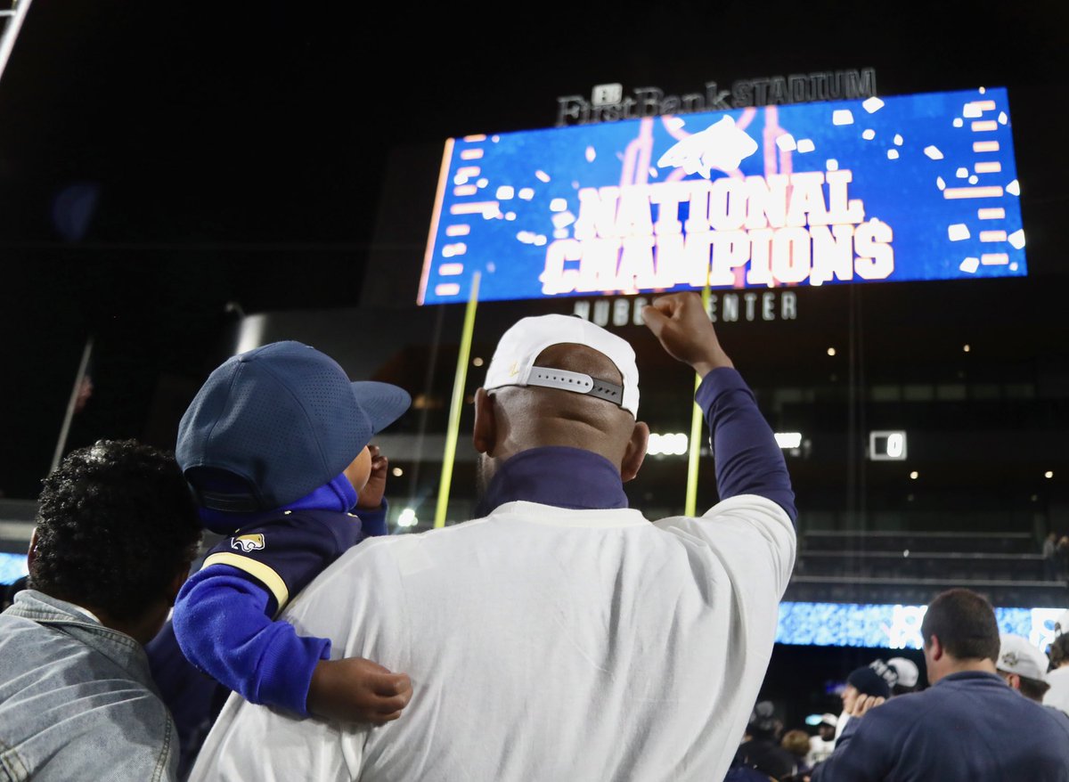 Brooksnuanez's tweet photo. Montana State wins it all...nothing left to say but, wow https://t.co/r0gSrndiXn