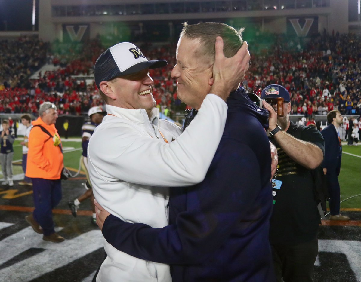 Brooksnuanez's tweet photo. Montana State wins it all...nothing left to say but, wow https://t.co/r0gSrndiXn