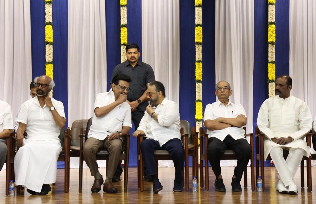 Anas_Politician's tweet photo. ஏவிஎம் சரவணன் அவர்களின் படத்திறப்பு விழாவில் நமது தலைவர் @ikamalhaasan அவர்கள் கலந்துகொண்டு ஏவிஎம் குடும்பத்துடன் ஆன 65 ஆண்டு உறவின் நினைவுகளை நினைவு கூர்ந்தார் .
#KamalHaasan
#AVMSaravanan https://t.co/Rdy5y6i7Va