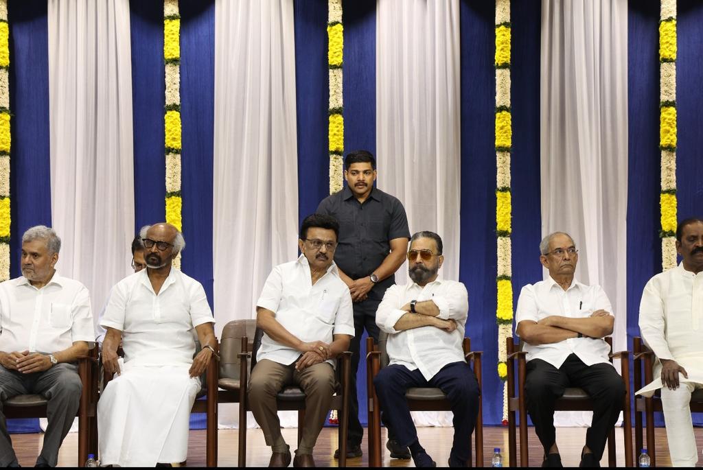 Anas_Politician's tweet photo. ஏவிஎம் சரவணன் அவர்களின் படத்திறப்பு விழாவில் நமது தலைவர் @ikamalhaasan அவர்கள் கலந்துகொண்டு ஏவிஎம் குடும்பத்துடன் ஆன 65 ஆண்டு உறவின் நினைவுகளை நினைவு கூர்ந்தார் .
#KamalHaasan
#AVMSaravanan https://t.co/Rdy5y6i7Va