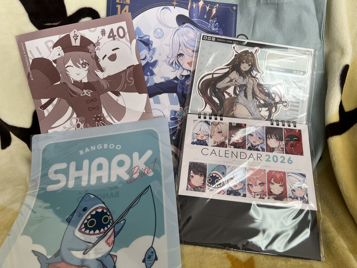 コミケだといつも行く6U（<a href="/6U_s/">6U☆C107グッズBOOTH通販中</a> ）さんの新刊セットと瞬光のアクスタ！
6Uさんの絵は本当によくて、このカレンダーもいつも使ってます。今年も使わさせていただきます！
瞬ちゃんのアクスタを媒体にして期間までに頑張って完凸します😱