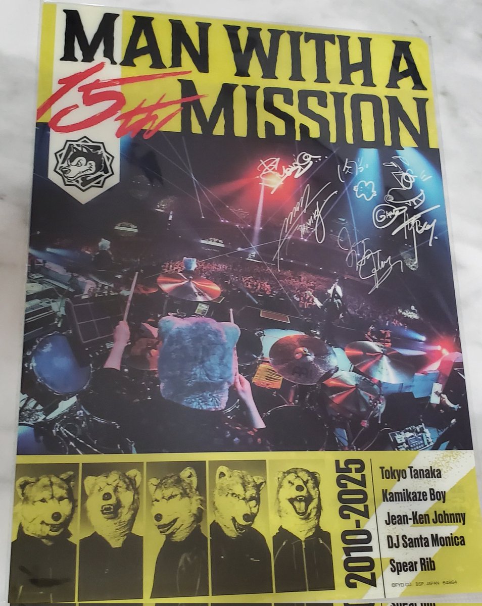 思い立ったら直ぐコ〰️ド〰️
貼るのは止めて、取り敢えず〰️
なかなかに良き😸🎶

円柱のケースも売ってたから
ライブファイルを背景に丸めて入れるバージョンも出来るように
また買いに行こうかな…
#一番くじ