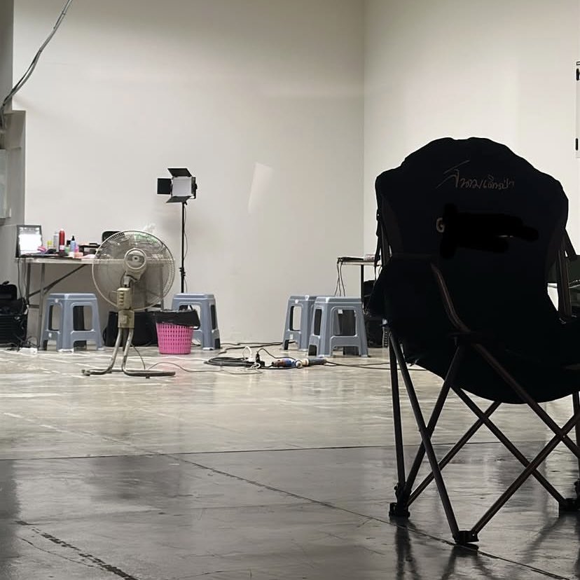 _tellheaven's tweet image. P’ninew กับจอสกวินอีกเรื่องหรอ😭 
(ปล.เก้าอี้กวินปะ เหมือนที่น้องเคยนั่ง)