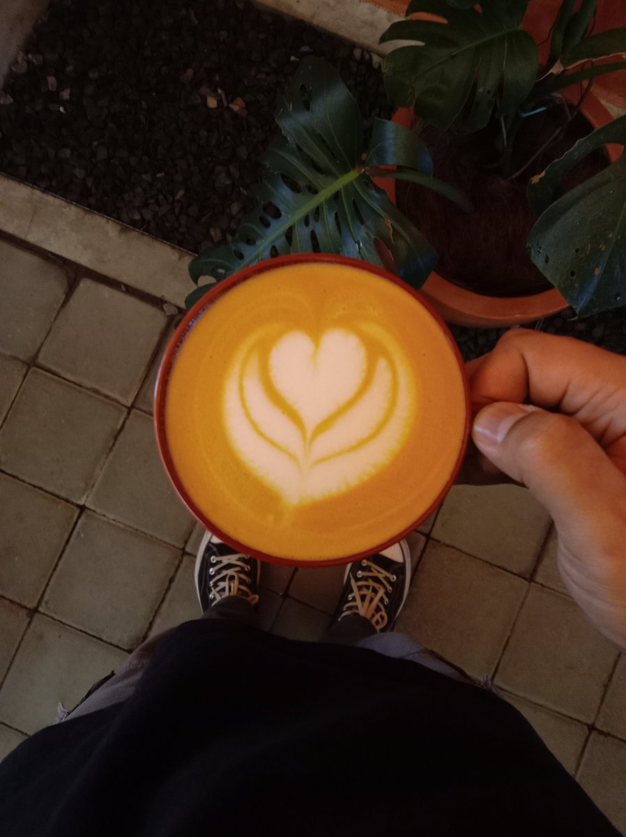 arvn____'s tweet image. ngopi dulu biar waras 🤤