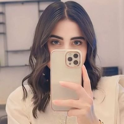 मेरे दिल के हर हिस्से में
बस तुम ही तुम रहते हो
तुम ही हो मेरी साँसों में
तुम ही दिल में धड़कते हो
मेरी हर बात में, हर दुआ में
बस तुम ही तो बसते हो