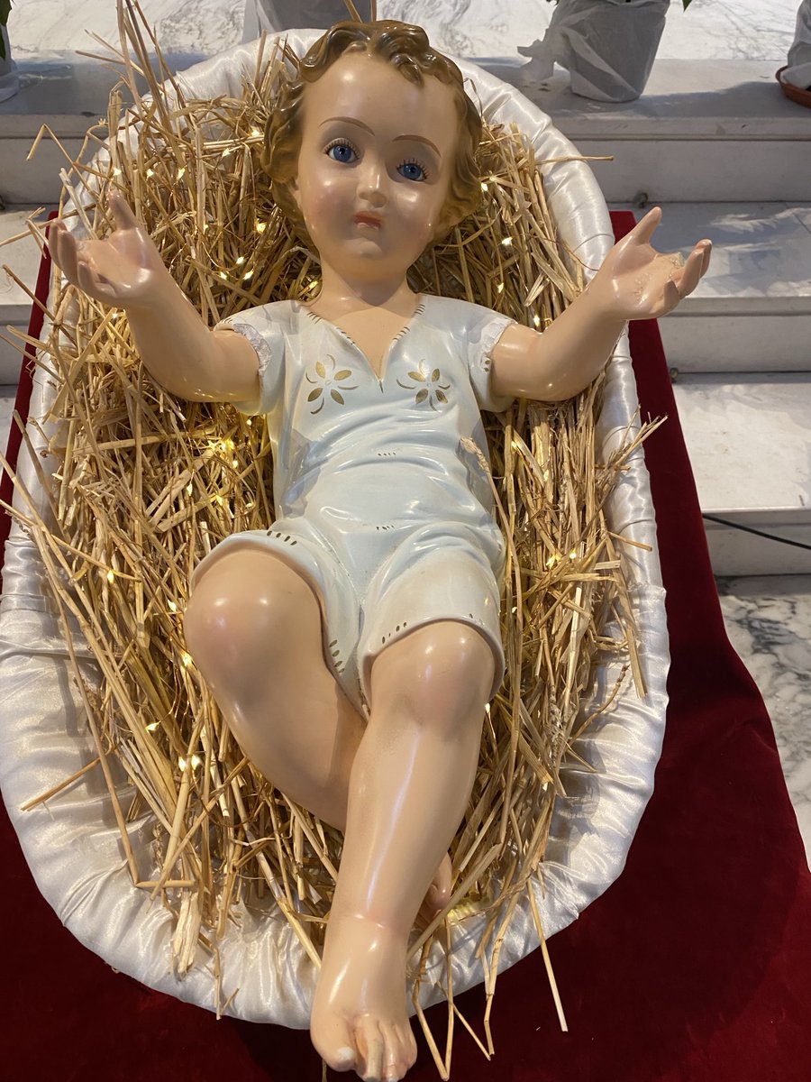 Santa Epifania squillino le trombe
per bimbi fortunati 
e quelli tra le bomb

Voj mette na cometa co n’ber drone
e tre Re Magi con tanti sordati!
N’presepe de morte e distruzione  
allestito pei meno fortunati:
profanato il Tempio de la Gloria 
n’manca tanto che Dio darà memoria!