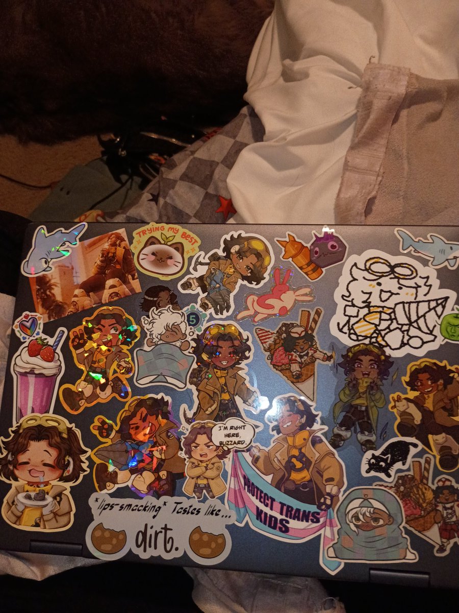 fantomflooxers's tweet photo. @hypnohoundOW @doodlelyfe_1 No clue.....this isn't counting for the keychains... https://t.co/qcqesNMN8F