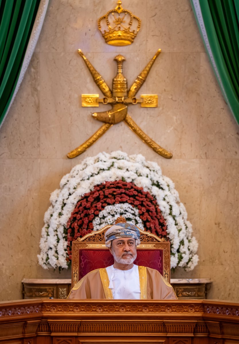 OmanNewsAgency's tweet photo. #عــــــاجل

حضرةُ صاحبِ الجلالةِ السُّلطان هيثم بن طارق المعظّم /حفظهُ اللهُ ورعاهُ/ يتفضّلُ فيترأسُ اجتماع مجلس الوزراء بمبنى مجلس الوزراء بــ #مسقط .

#العُمانية https://t.co/kaAnRM62KH