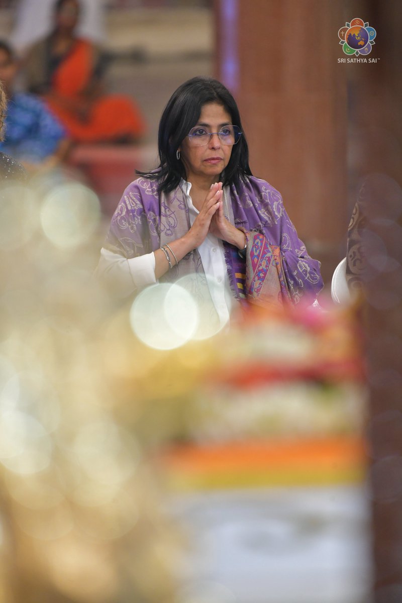 sidhant's tweet photo. New Prez of Venezuela Delcy Rodríguez is also Sathya Sai Baba Bhakt, just like the deposed Prez Maduro who was kidnapped by the Americans over the weekend.

Delcy as Vice Prez had visited India last year, &amp; paid a visit to Prasanthi Nilayam, Samadhi Mandir of Sathya Sai Baba. https://t.co/dS9HCQ1Vs0