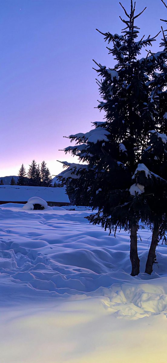 Winter vibes on your Phone ❄️
A cozy wallpaper that blends perfectly with the lock screen clock.Cold outside, clean on screen ☃️✨
#iOS #iPhoneWallpaper #DepthEffect #LockScreen #Aesthetic