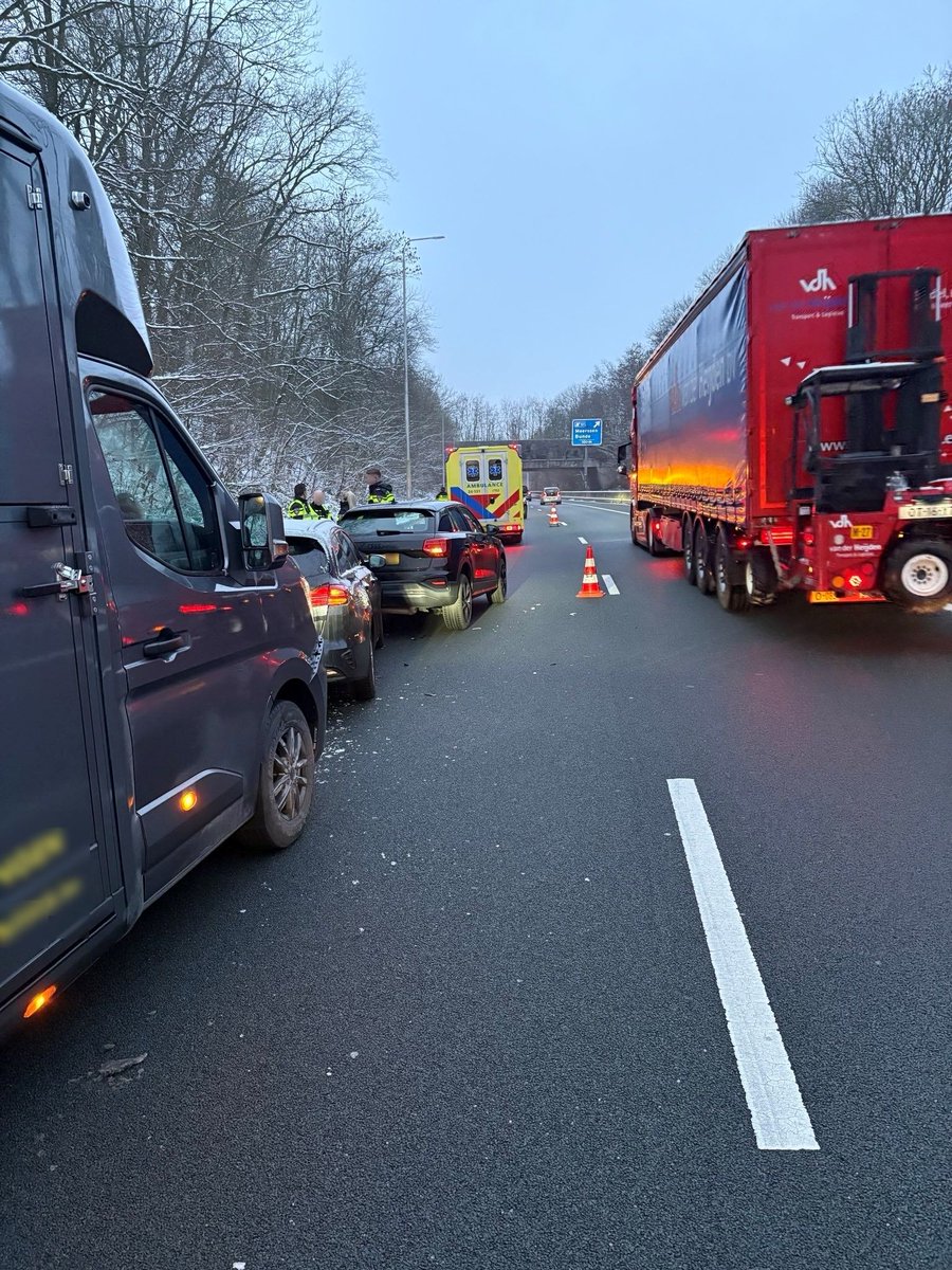Ongeval op A2 bij Meerssen met vertraging