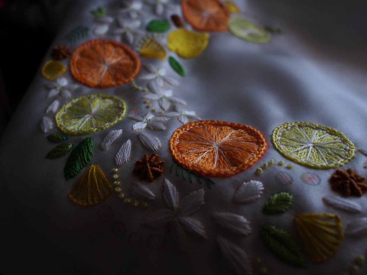 fujiko_u3's tweet image. 針仕事は大晦日元日以外フル稼働です◎最近は一丁前に買ったカメラで作品の写真を撮るのに夢中です📷一眼レフで自然光の下撮る刺繍はなんかドラマチックできにいってます。糸はもちろん今年も愛用の @LecienAH 🪡🪡🪡
#OM_SYSTEM #OMD #EM5