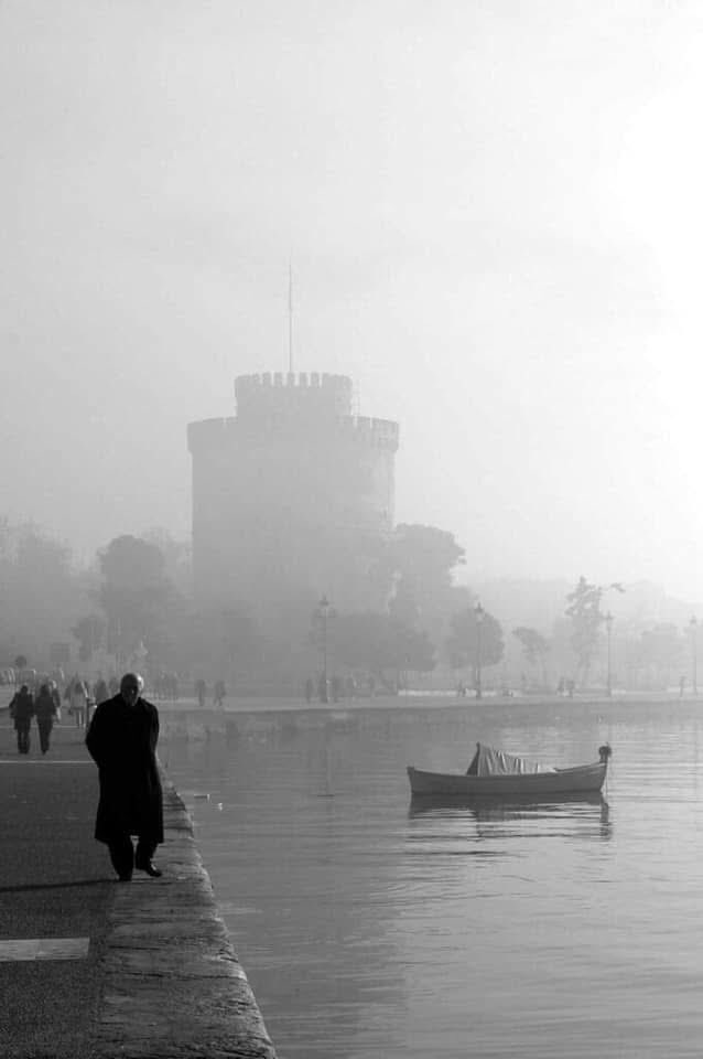 Το αληθινό νόημα της φώτισης
είναι να κοιτάς τη σκοτεινιά με φωτεινά μάτια.

Νίκος Καζαντζάκης