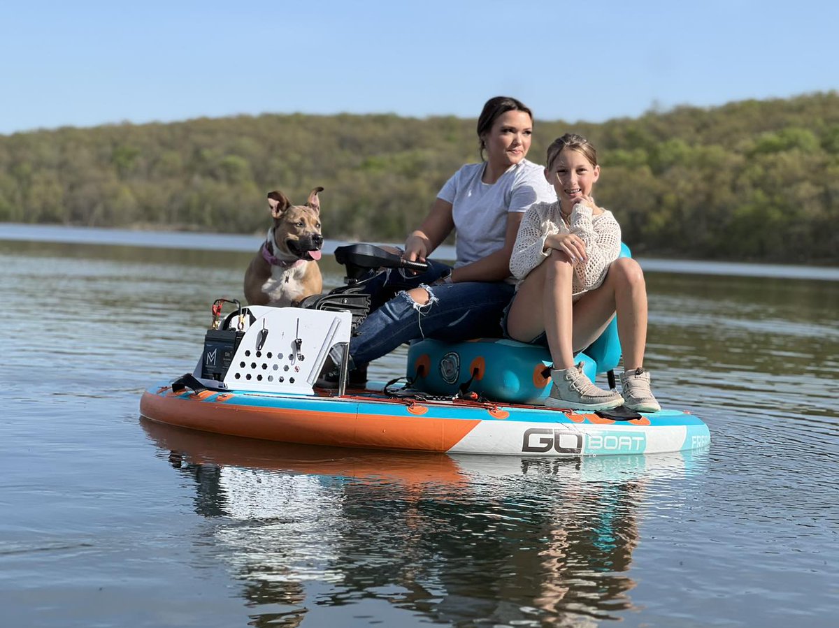 vaielettrico's tweet photo. 🚤🚤#GoBoat: la barchetta elettrica gonfiabile dentro lo zaino, nel catalogo anche la versione per i pescatori 🎣https://t.co/mSqjx8uoJ4 https://t.co/jQ3IcsGXdT