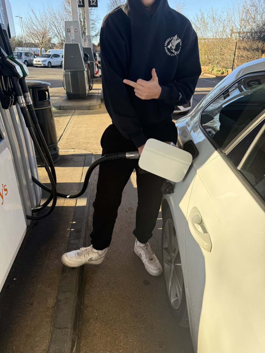 MasterBen222's tweet photo. You are going to be underneath my shoes while I’m filling up ⛽️ https://t.co/N4QEDpTjsE