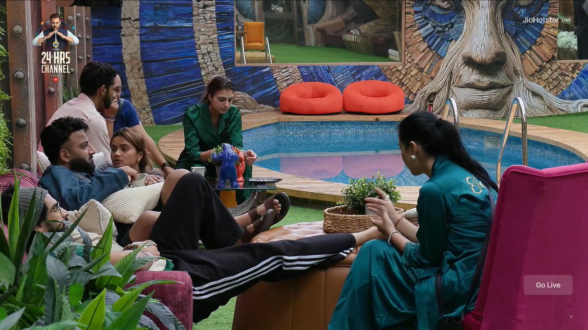 Stu_7781's tweet photo. One picture of bully gang we truly deserves.
BB19 is all about them 😭❤️
#AmaalMallik #TanyaMittal
#FarrhanaBhatt #BaseerBob
#ShehbazBadesha #NeelamGiri
#ZQ https://t.co/AR51F0j6R6