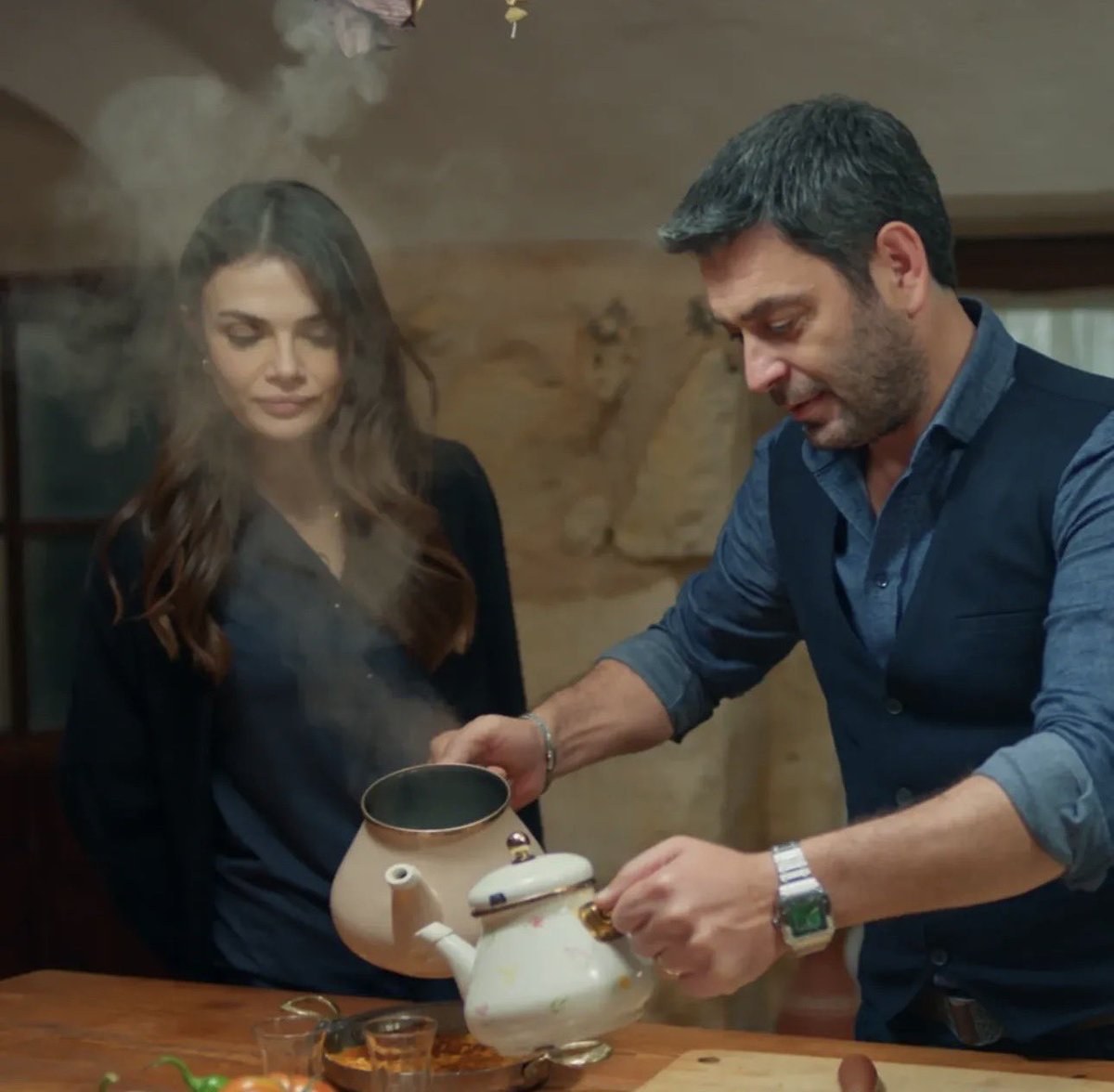 #UzakŞehir 44. Bölüm Reyting Sonuçları!

Total | (1) | 15,83
AB | (2) | 11,03
ABC1 | (1) | 15,03