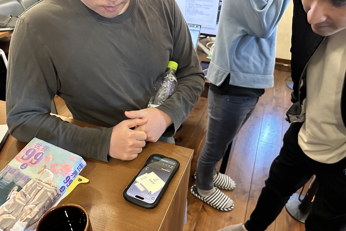 BuckmoonInc's tweet photo. オフィスに新しいメンバーがやってきました！
自動掃除ロボット AnkerのEufy さん。アプリでお掃除の経路も確認できるので、みんなで見守り中です。 https://t.co/df5IQEi8BP