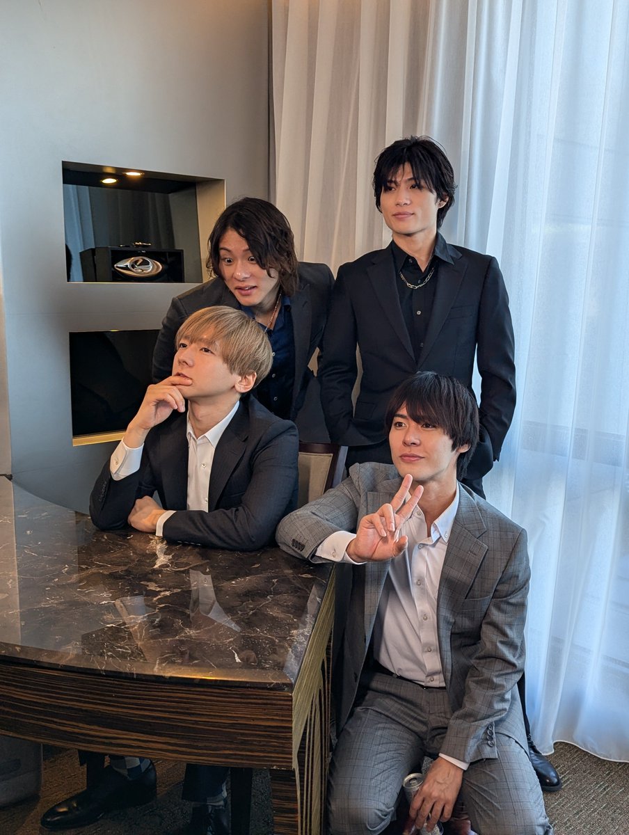 IchienLee's tweet photo. 社長大人坐在辦公桌就是帥
東雲先生真的不搞怪不舒服🤣🤣
@AduoEvent 
@Reiya_Shin0n0me 
@Kento_H_0404 
@rikumukai 
@dekkai_chimpo https://t.co/zLHbDsmxK7