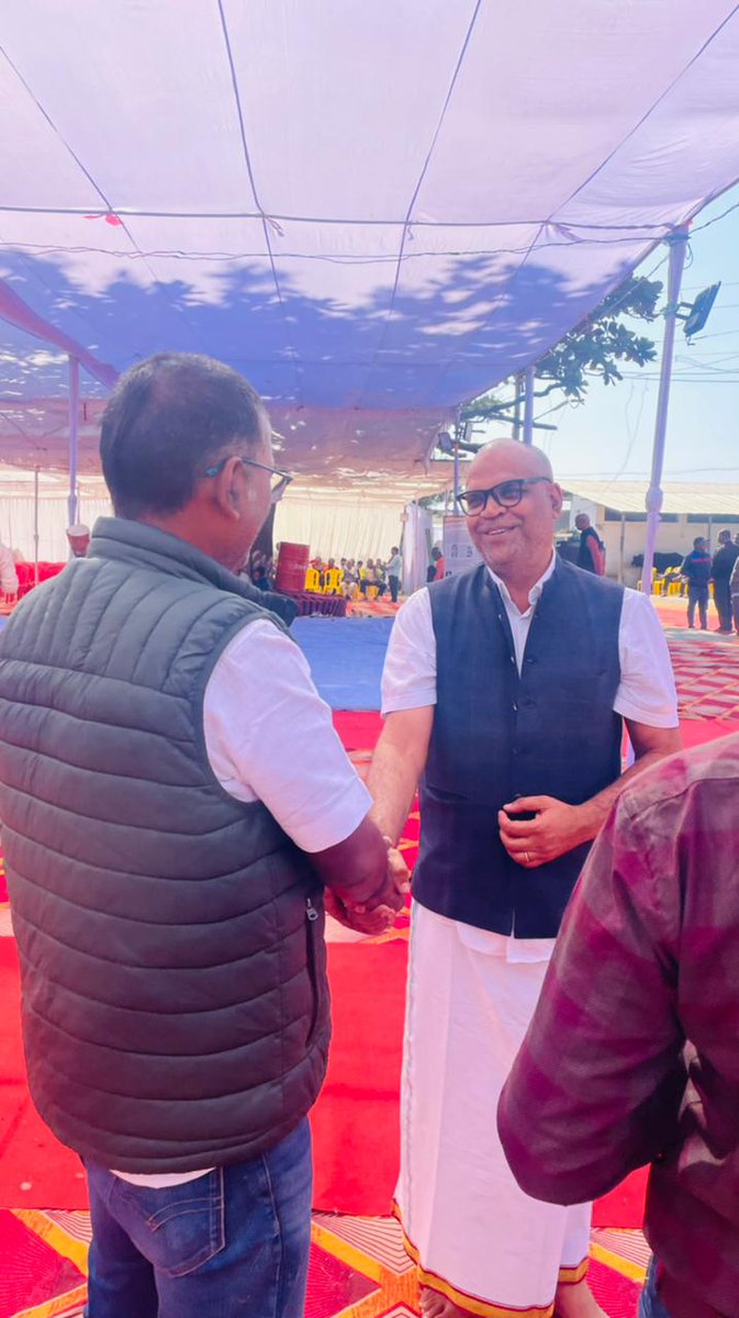Manishsharma_71's tweet photo. आज मुंगेली के ग्राम बाकी में वरिष्ट पत्रकार श्री मनोज बघेल व ibc 24 श्री  इन्द्रराज बघेल जी के यहाँ उनके पिता स्व ठा.प्रेम सिंह बघेल जी के तेरहवीं कार्यक्रम में पहुँच कर उनको श्रधंजलि अर्पित किया https://t.co/QBD3YsQ9JP
