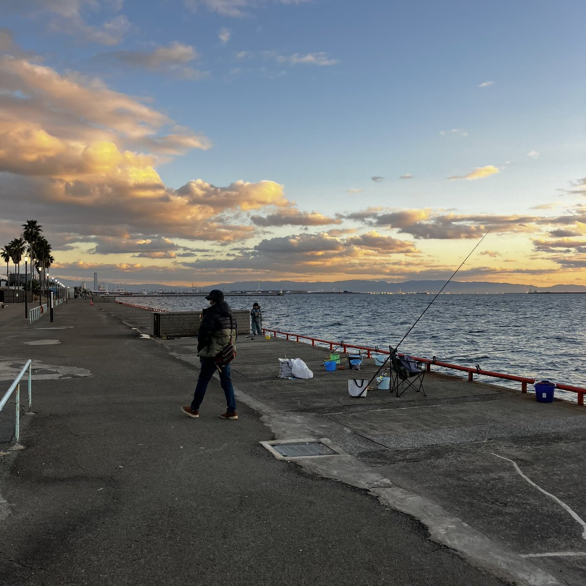 フィッシングマックス武庫川店】 夕方4時半の鳴尾浜海釣り広場 午前中