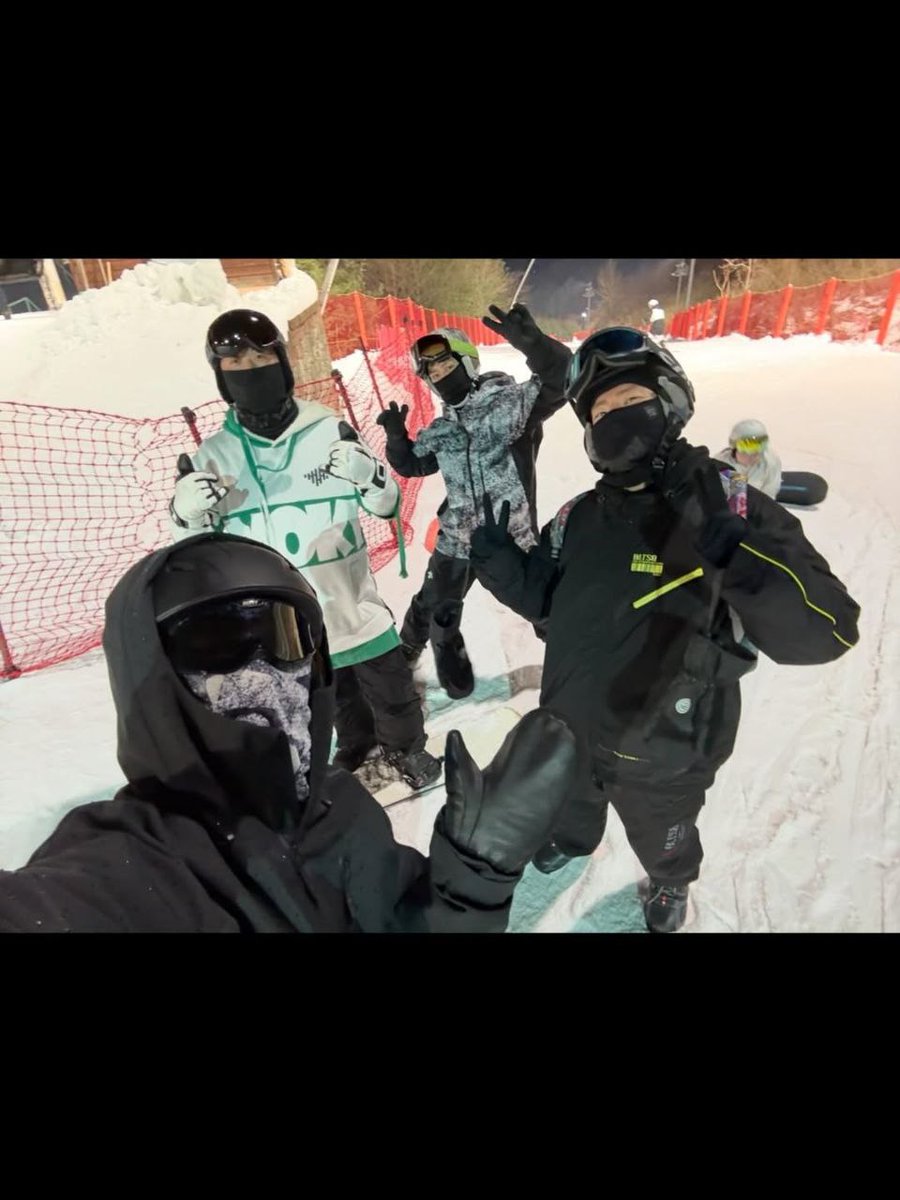 ahexng's tweet image. snowboarding has become my must-do activity in winter 🏂