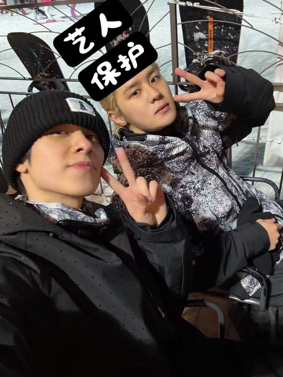 ahexng's tweet image. snowboarding has become my must-do activity in winter 🏂