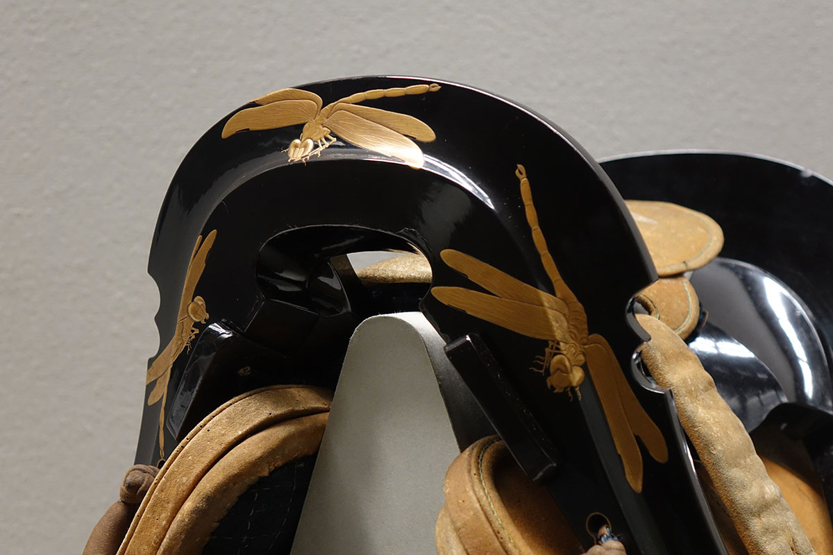 江戸時代の馬具③】 こちらの鞍（くら）と鐙（あぶみ）に描かれている