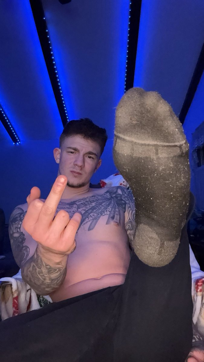 Masterbob191897's tweet image. Which do u prefer ?

❤️ for feet 

Rt for Pitts 💪🏼