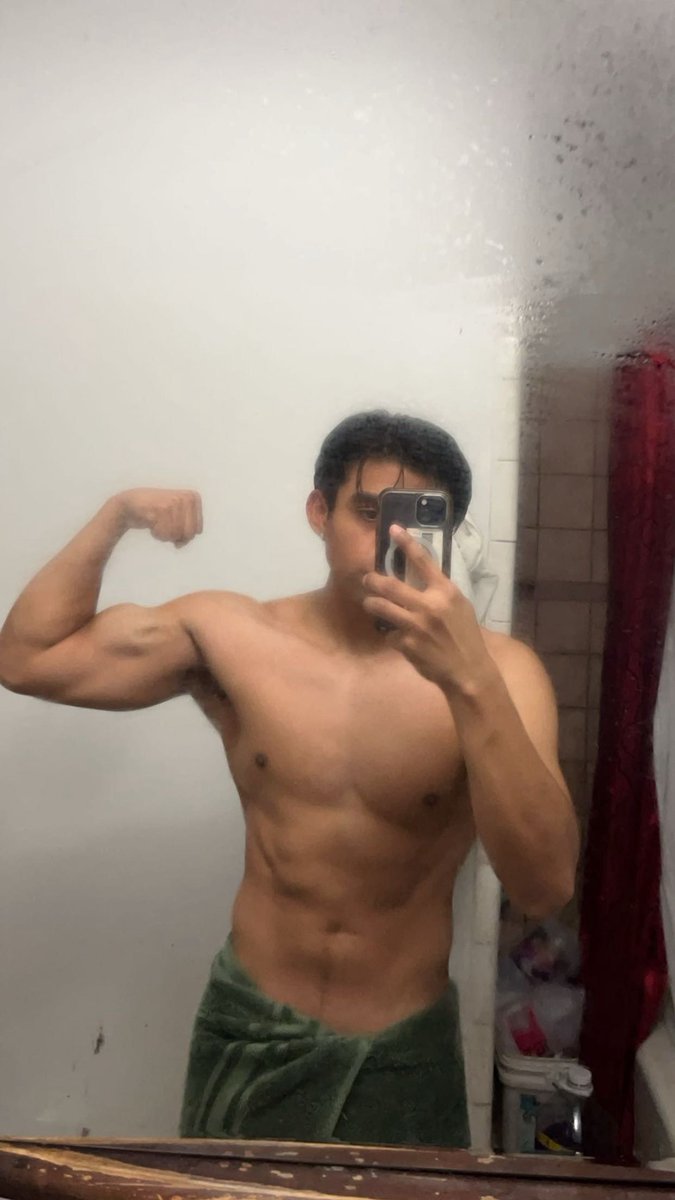 Exotic_B13's tweet photo. Who still likes biceps someone come eat me up fr!! #horny #nsfw #latino #latina https://t.co/wvb8Brpo25