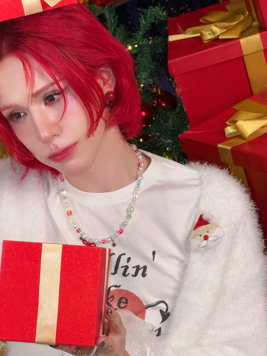 XLOV_official's tweet image. [📸]

Happy Holiday 🎁

𝙰 𝙽𝚘𝚗𝚜𝚎𝚗𝚜𝚎 𝙲𝚑𝚛𝚒𝚜𝚝𝚖𝚊𝚜
1:07 ───*̥❄︎˚──── 3:31
⇆      ◁     ❚❚     ▷      ↻

#XLOV #엑스러브 
#WUMUTI #우무티
#HAPPY_HOLIDAY