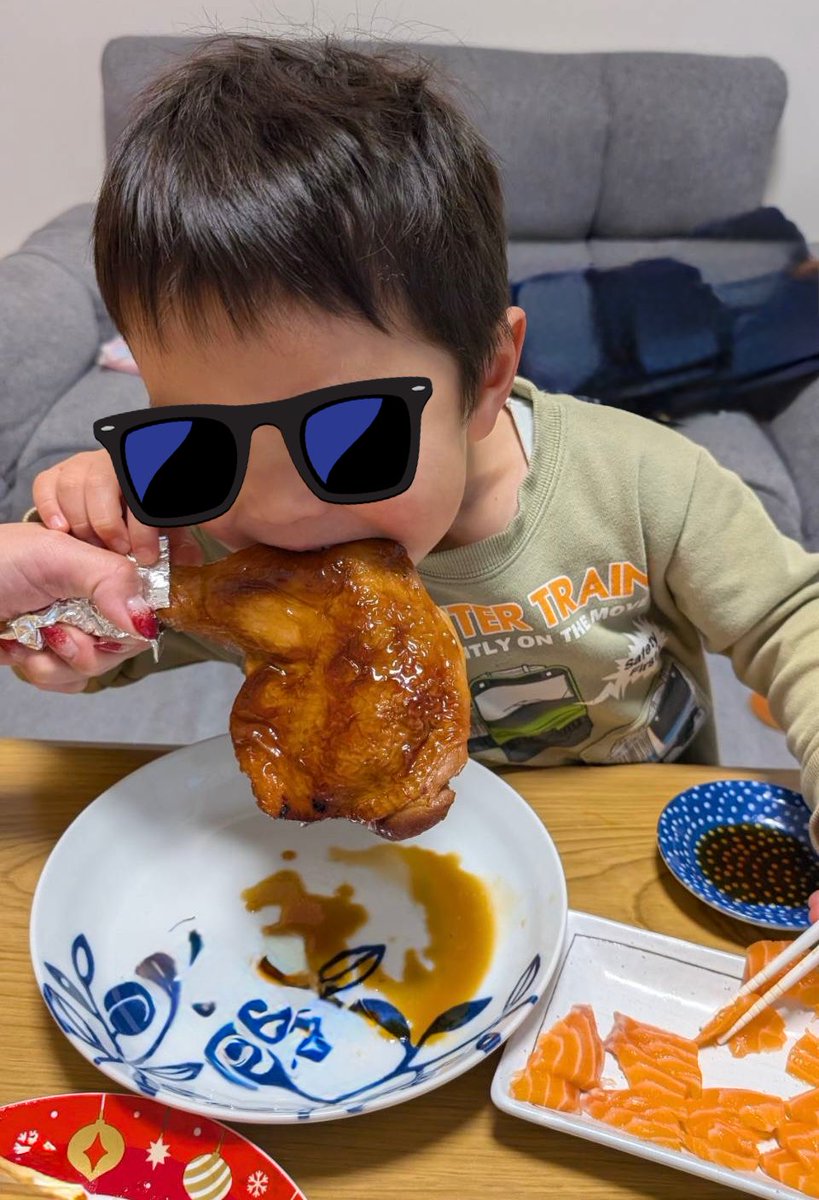 おかげさまで3歳4ヶ月

メリークリスマス🎄✨🎅

#サーモン大好き
#チキン大好き
#めりくり 
#3歳4ヶ月