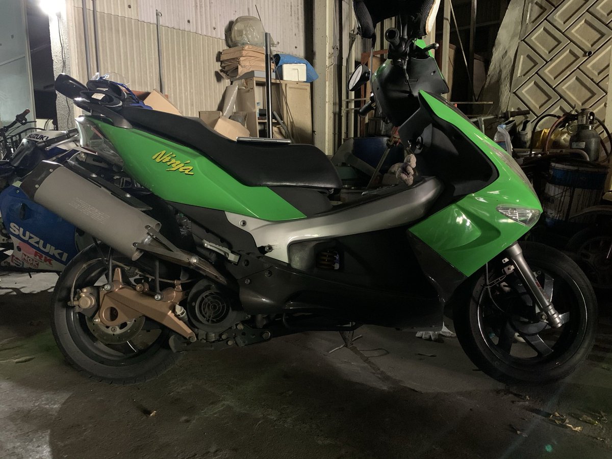 過去の愛車 PGO アッローロ125。 何が凄いって純正で対向4pod