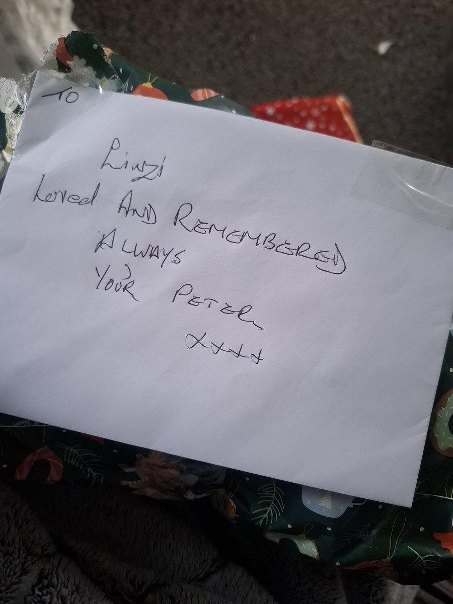 _LinziM's tweet image. It's been 5 years since my dad passed away and it's been 9 years my uncle passed away and my mum still buys me something on their behalf 🥺