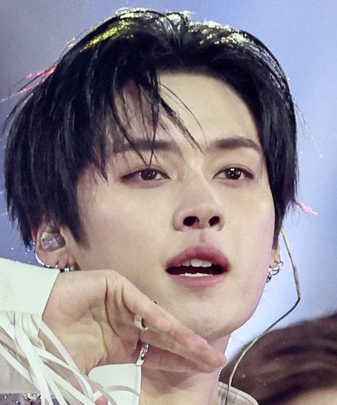 userlinoring's tweet image. TEETH 👹👹👹