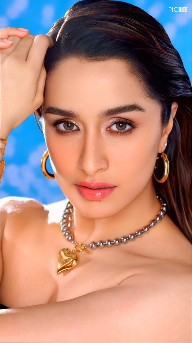 PicBite's tweet photo. Shraddha Kapoor https://t.co/xrMqVh4N2z