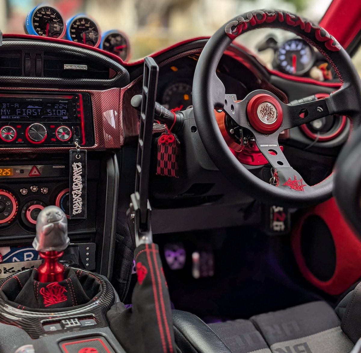 GON_beecrew's tweet image. #今年の仕様変更を振り返る 
ドリ車のくせに見た目だけ🫣
①GHOSTEXPOD赤黒内装
②ロケバニORIGINぷちワイド
③WORK VSKF#
④KABUKI ミラー