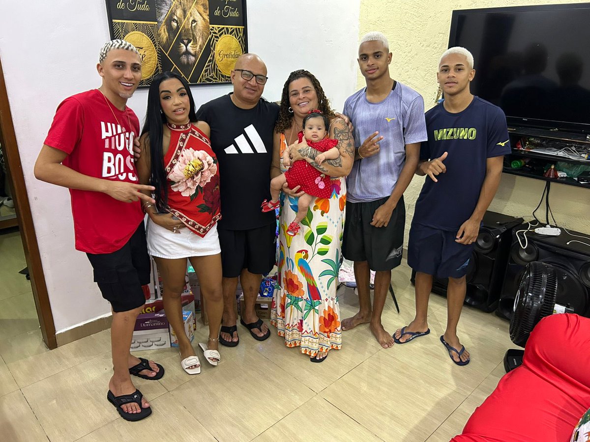 JosyLin70284282's tweet photo. Que nosso Natal seja incrível, que não nos falte saúde e que Deus continue nos abençoando e nos protegendo de todo mal. 🙏🏼 https://t.co/YYSlE1tK7w