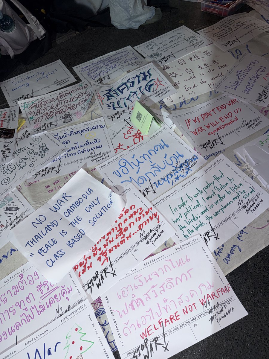 Ravenmelonia's tweet image. Merry christmas Mr. Lawrence and Merry Christmas for Peace of Both Countries #NoWarThaiCambodia