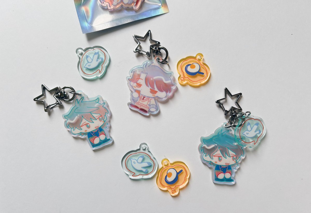 あとこれね…アクキーです　ごめんなさい2個ずつとかのレベルなんですけど少し在庫が手元にあるのでこちらは明日の20時、通販に出します！　本の販売と日付がずれてしまって申し訳ないね… もし欲しい方いたらどうぞ！

なほとスレそれぞれ出すので、おひとりさま各一個ずつでお願いします